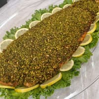 פילה סלמון בקראסט ירק ופיצוחים