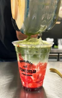 משקה מאצ'ה תות