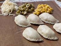 سمبوسك جبنه زتون وذره
